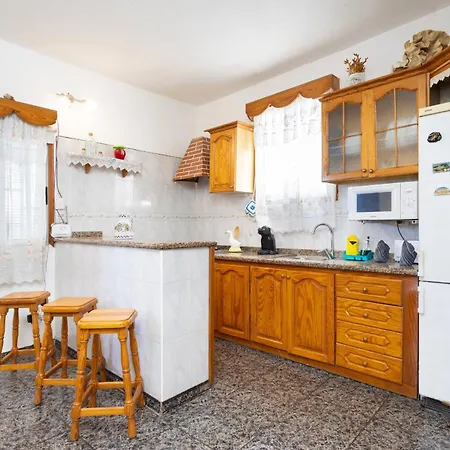 Okstay Family House Close To The Sea Caleton