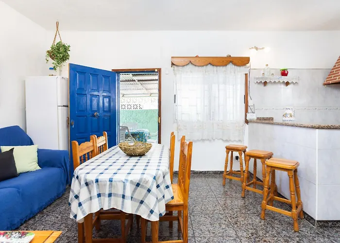 Okstay Family House Close To The Sea Caleton Hébergement de vacances *